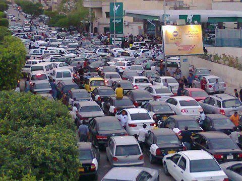 طوابير البنزين في طرابلس